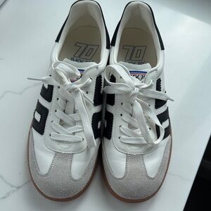 Back 70 Cloud Black and White Sneakers size 39